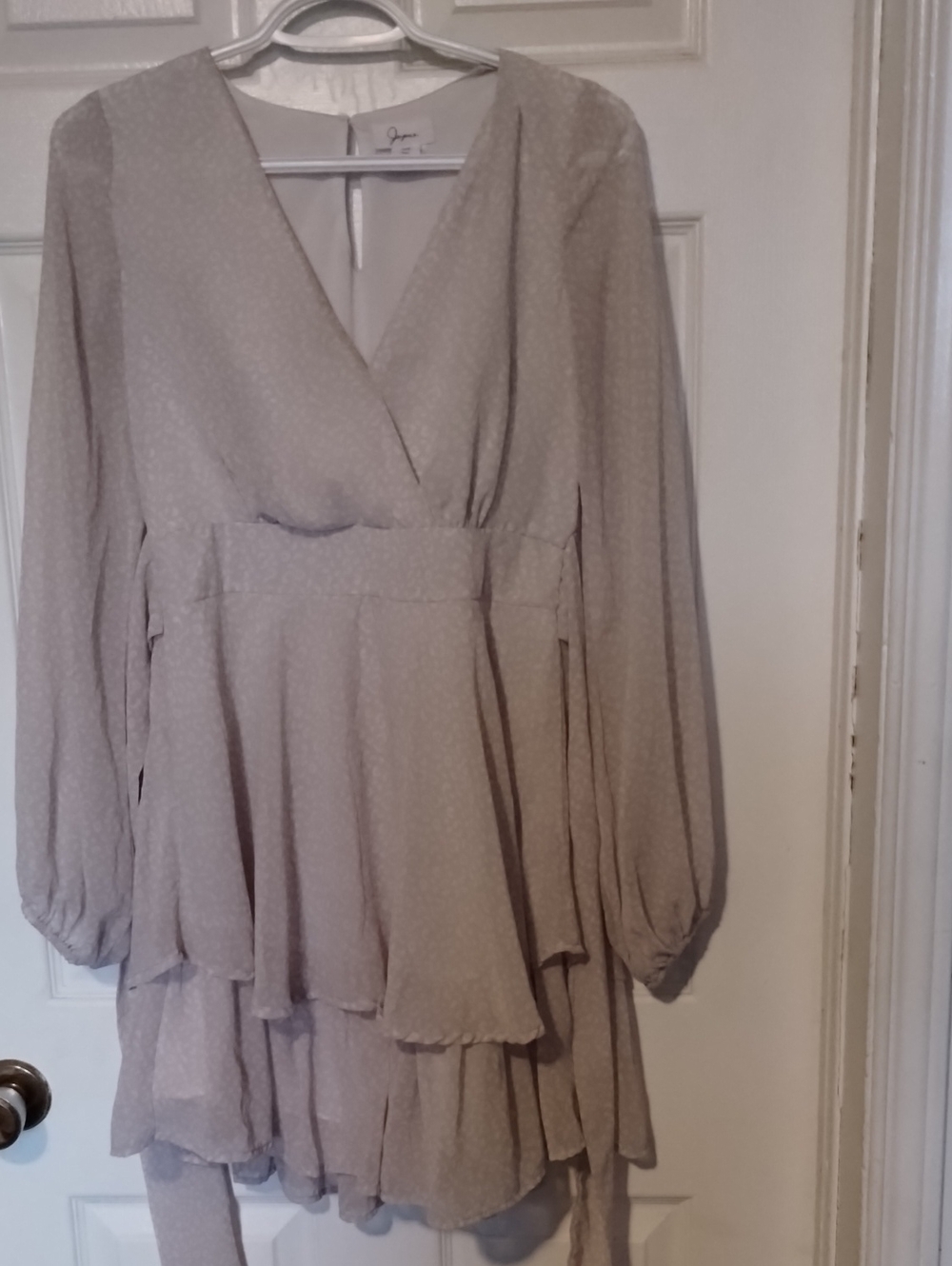 Women's Taupe Long-Sleeve Tiered V-Neck Dress. Size Med
